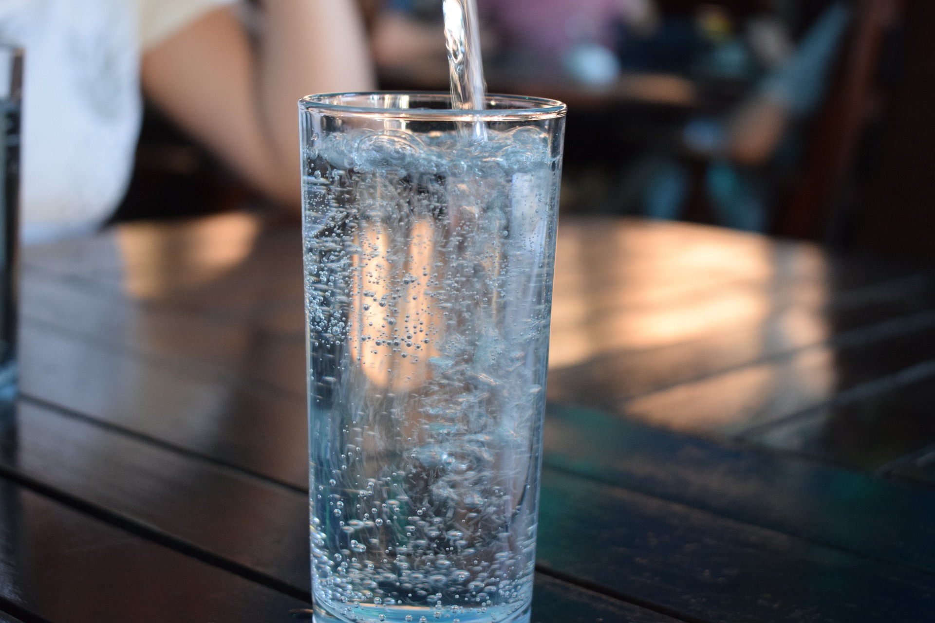 Wasser-Glas-Kohlensäure